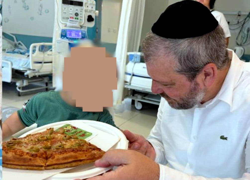 מתנדבי "ימין סעד" שימחו את הילדים המאושפזים במח' האונקולוגית ברמב"ם (צילום: באדיבות עמותת "ימין סעד"). 