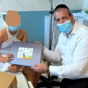 מתנדבי "ימין סעד" שימחו את הילדים המאושפזים במח' האונקולוגית ברמב"ם (צילום: באדיבות עמותת "ימין סעד"). 
