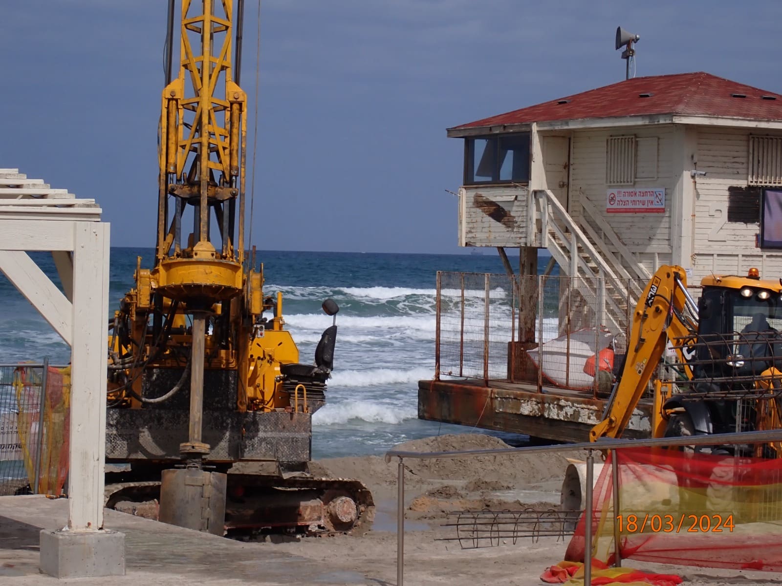 בנית מגדל חדש בקרית חיים (צילום: מוטי מנדלסון)