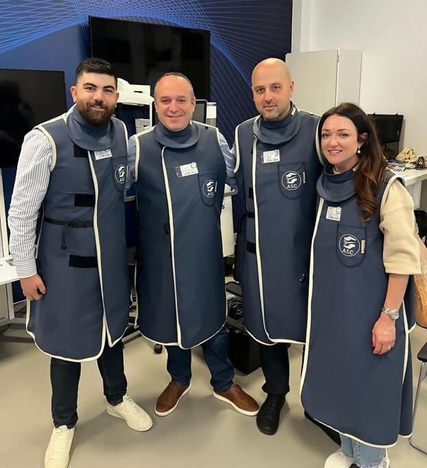 דר ארסן עם צוות כרמל בהשתלמות בחול (צילום: ביה"ח כרמל)