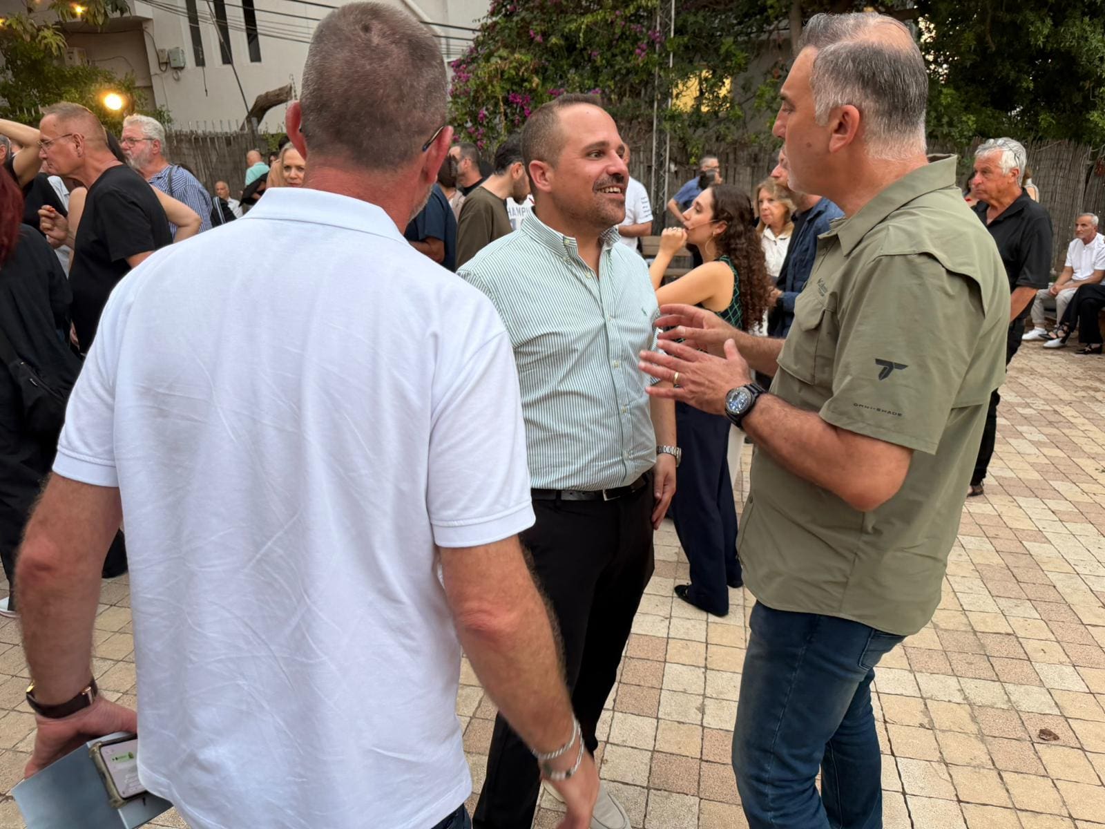  סגן ראש העיר, יוסי שלום (במרכז) (צילום: אורי שרון)