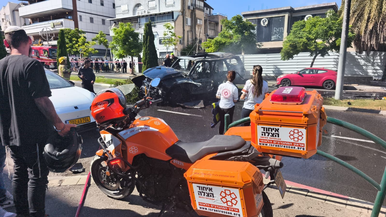 רכב התפוצץ בשדרות אח״י אילת בקריית חיים – גבר נמצא מחוסר הכרה 30/6/26 (צילום:איחוד הצלה)