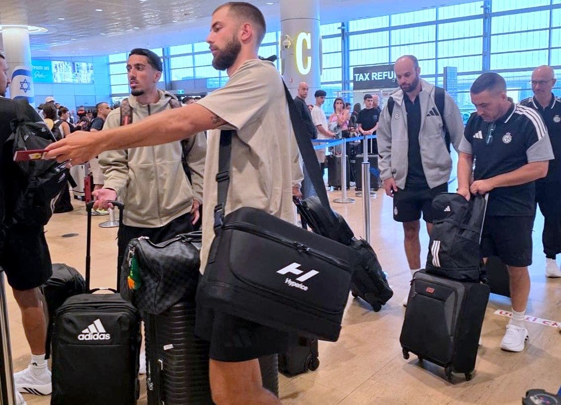 מכבי חיפה המריאה למחנה האימונים בהונגריה (צילום: מכבי חיפה, האתר הרשמי).