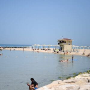 שעות פעילות המצילים בחופי חיפה יוארכו עד 19:00 לאורך הקיץ 1/7/26 (צילום: ראובן כהן, דוברות עיריית חיפה)