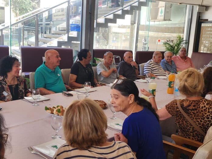מפגש מרגש: בוגרי בית ספר דרור בקרית אליעזר נפגשו אחרי 60 שנה 1/7/26 מפגש מרגש: בוגרי בית ספר דרור בקרית אליעזר נפגשו אחרי 60 שנה 1/7/26