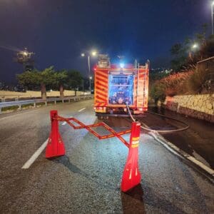 רכב מסחרי עלה באש במהלך נסיעה בדרך דורי בחיפה – דוברות כבאות והצלה לישראל | מחוז חוף 1/7/26 (צילום: כבאות והצלה לישראל)