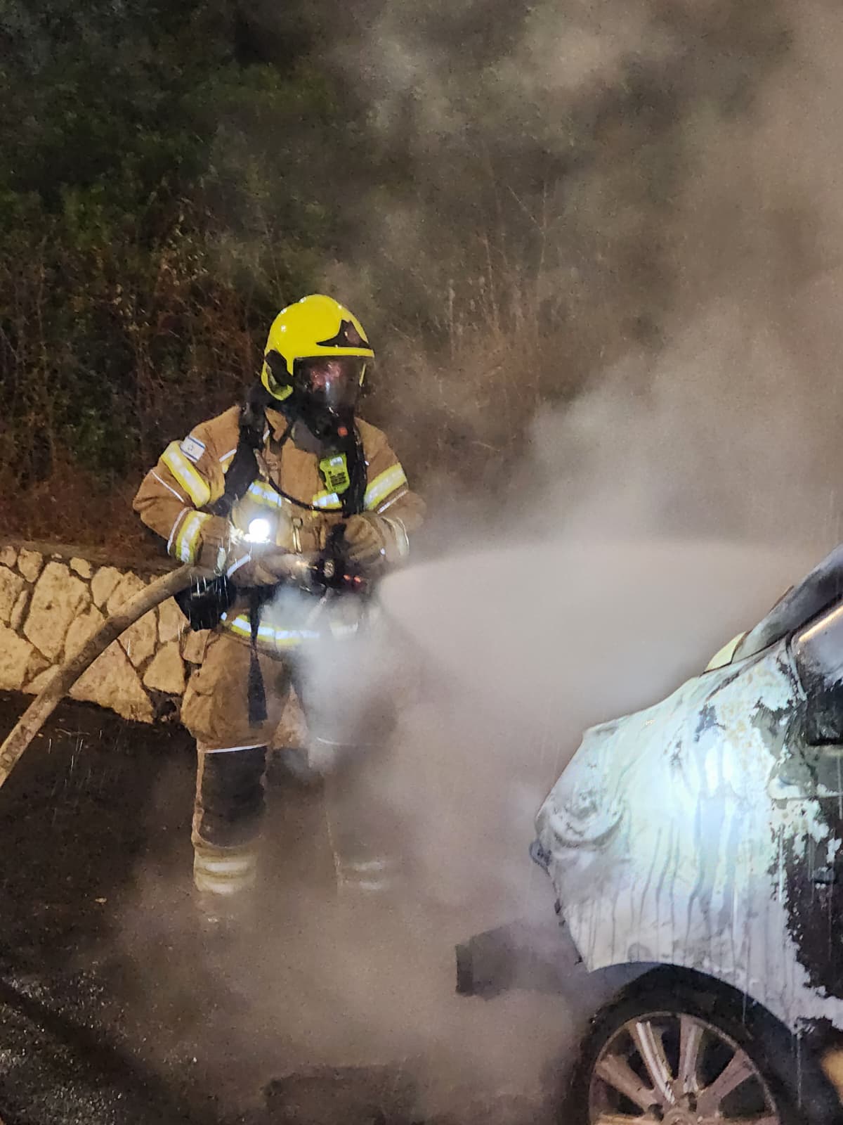 רכב מסחרי עלה באש במהלך נסיעה בדרך דורי בחיפה - דוברות כבאות והצלה לישראל | מחוז חוף 1/7/26 (צילום: כבאות והצלה לישראל)
