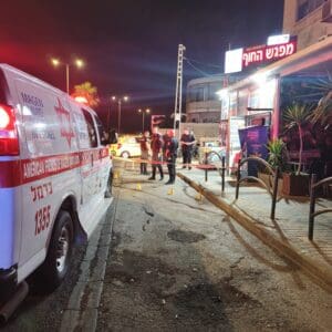 אירוע ירי בשדרות ההגנה בחיפה: בן 18 נהרג ושלושה נפצעו 2/7/26 (צילום: מד״א)
