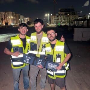 קרית ים: כלב ננעל ברכב וחולץ בשלום על ידי מתנדבי ידידים 2/7/26 (צילום: ידידים)
