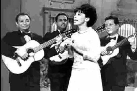 להקת 'טריו לוס-פנצ'וס' עם הזמרת 'אידי גורמה' (צילום: אילן סגל)