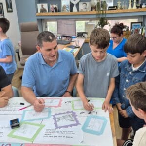 תלמידי בית ספר משעולים בעתלית הובילו יוזמה להקמת גן משחקים מכיל 2/7/26 (צילום: דוברות המועצה)
