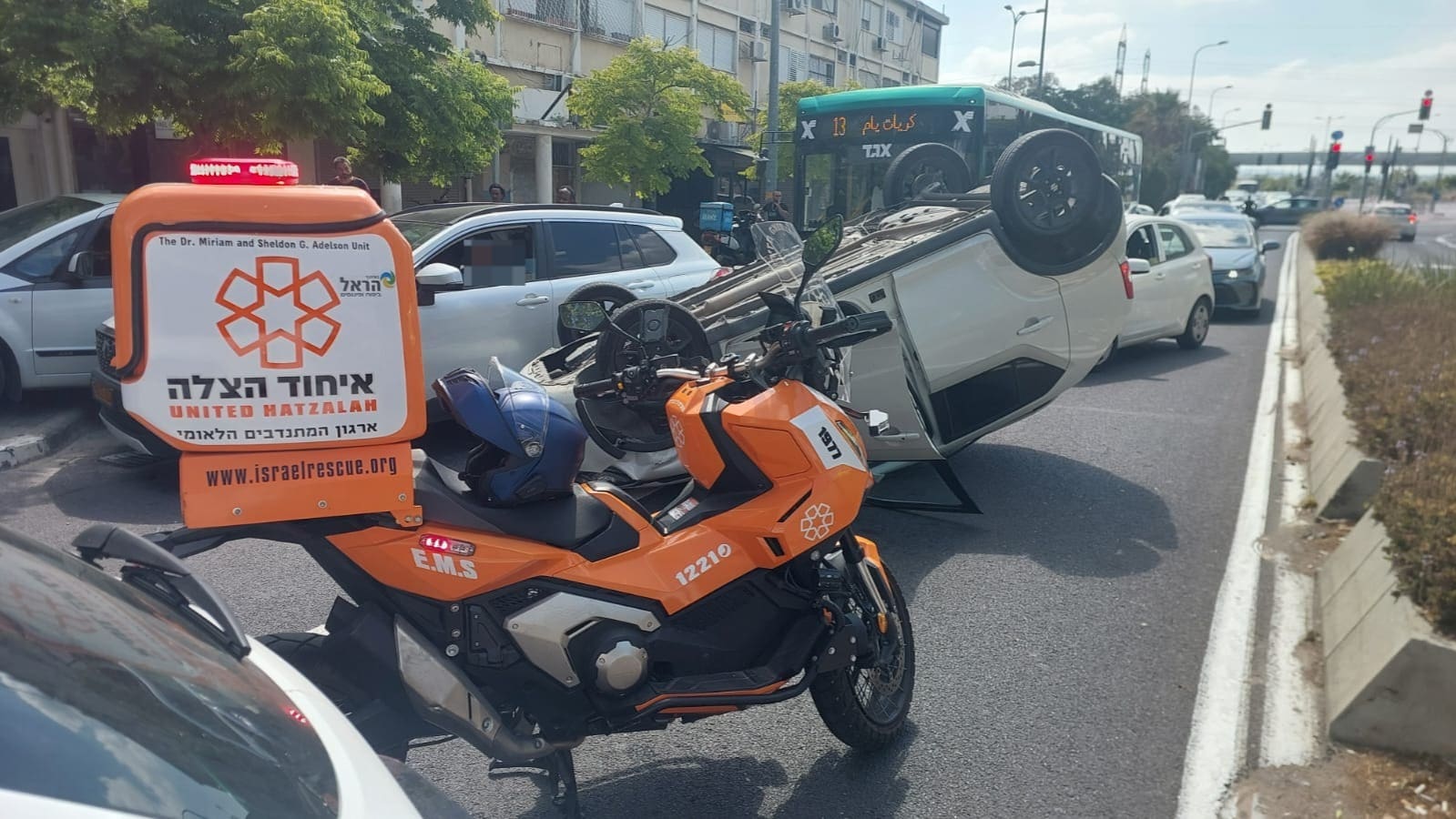 רכב התהפך ברחוב העמקים בקריית ביאליק – שני נפגעים במצב קל 3/7/26 (צילום: איחוד הצלה סניף כרמל-קריות)