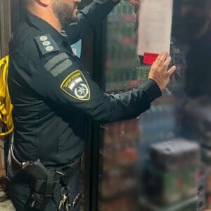 בעקבות הרצח בחיפה: שלושה בתי עסק ברחוב העצמאות נסגרו בצווים מנהליים - מצ״ב תיעוד 3/7/26 (צילום: דוברות המשטרה)