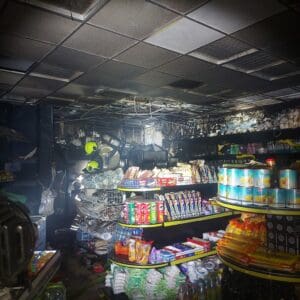 שתי שריפות במרחב הקריות: במפעל תעשייה ובחנות מכולת – עובדי המקום פעלו בתושייה וניתקו באופן מיידי את מקורות האנרגיה. 3/7/26 (צילום: כבאות והצלה לישראל)