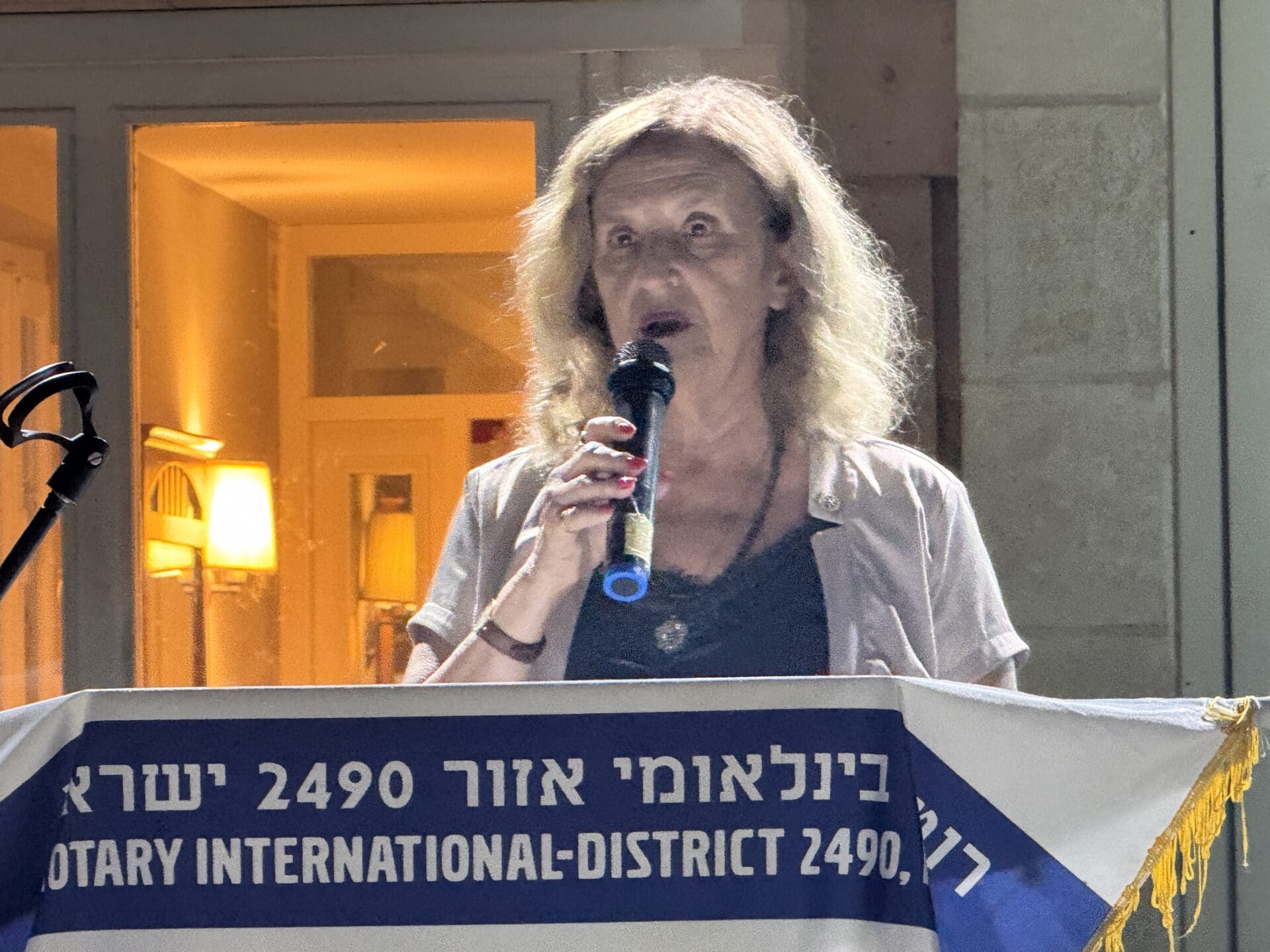 נסיה מלק - רוטרי הוד הכרמל מסכם שנה של עשייה קהילתית בערב החלפת נשיאים (צילום: ירון כרמי)