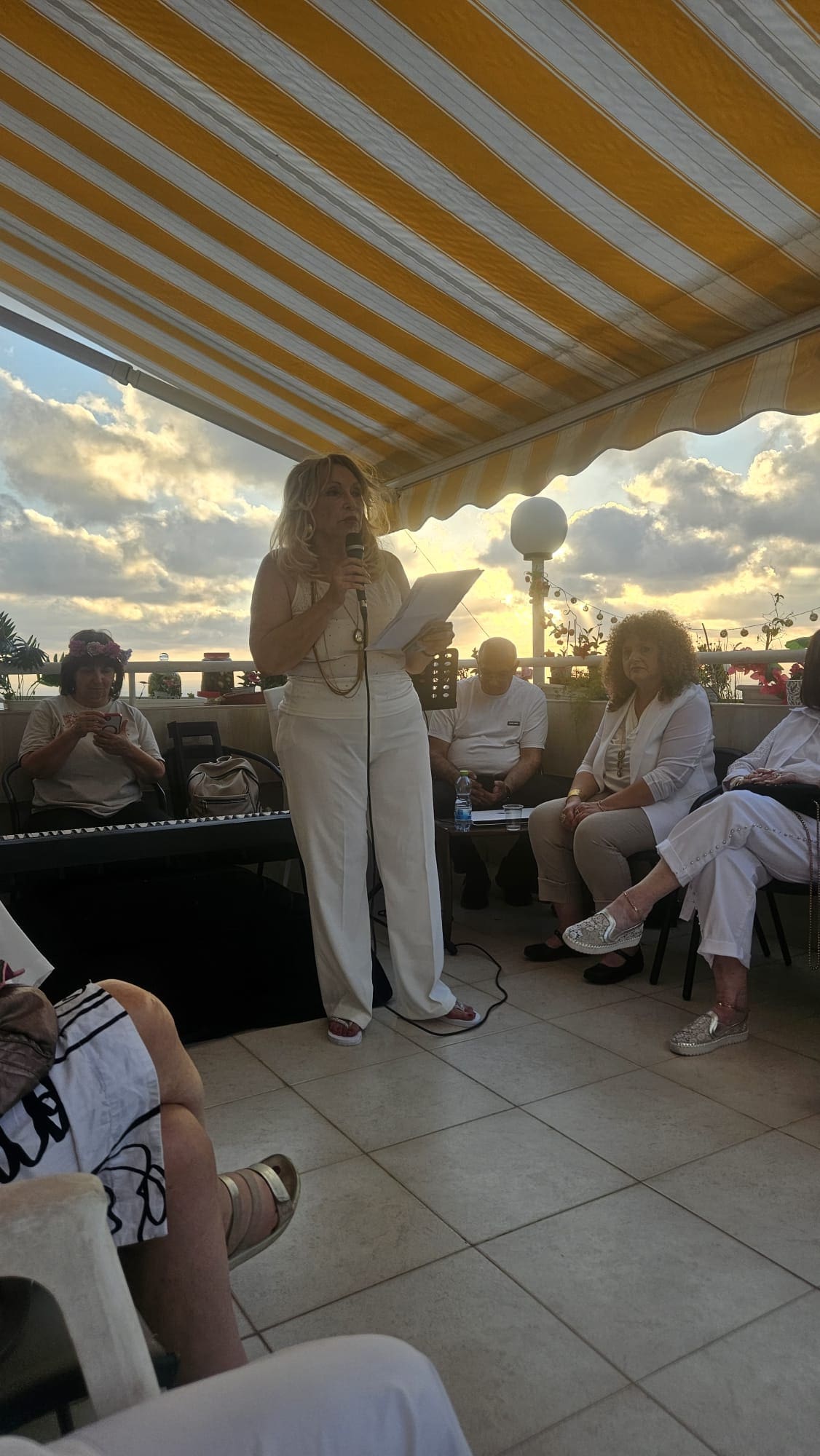 מסיבת לבן חגיגית לסיום שנת פעילות ב״מועדון החברות של רוחי״ 5/7/26