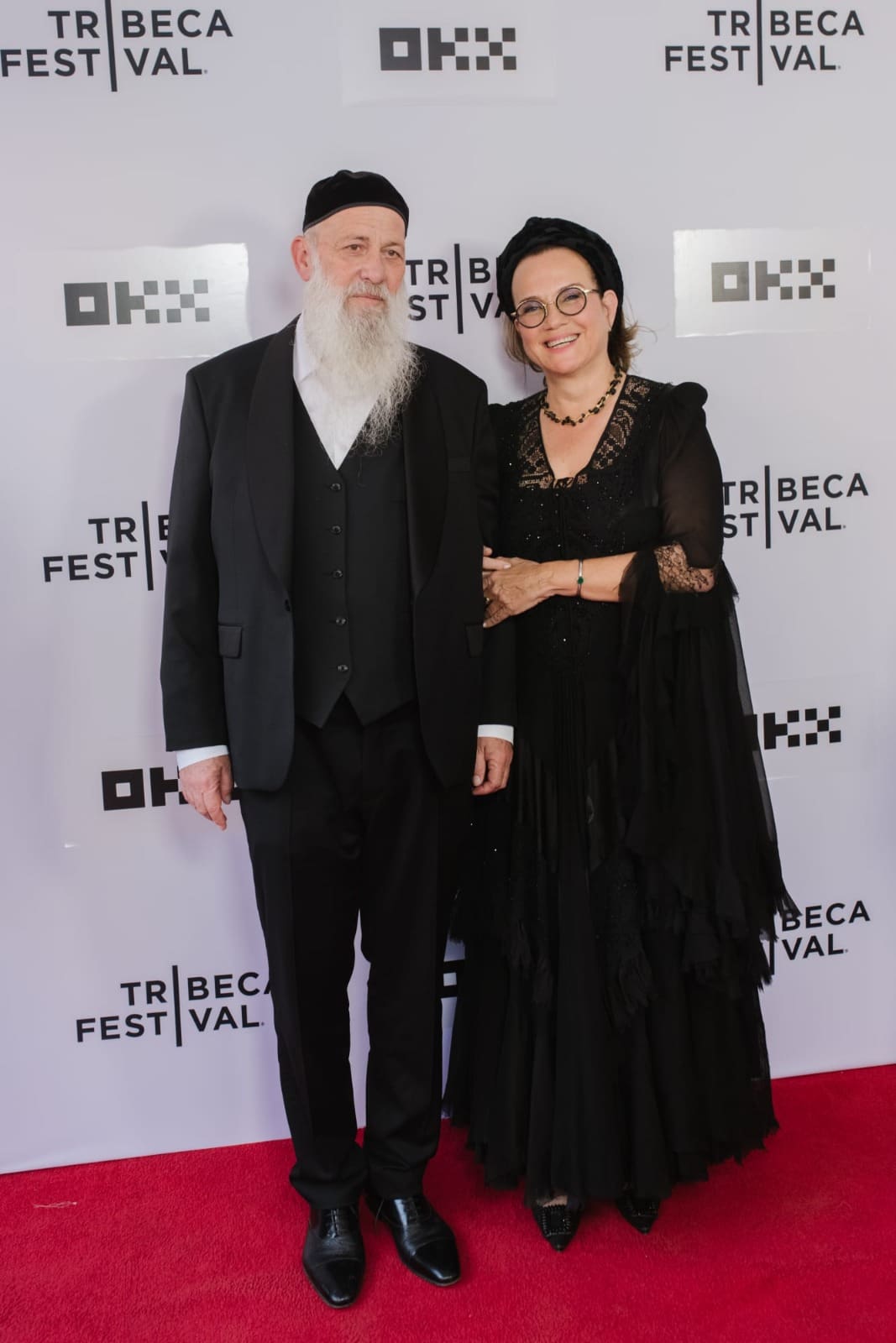 תכשיטים מקרית טבעון על השטיח האדום בפסטיבל טרייבקה בניו יורק 5/7/26 (צילום: לירי אגמי, גיל בניטה ו-Antony Hatchuel)