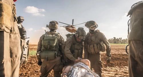 טיפול בפצועים בשדה הקרב (צילום: את