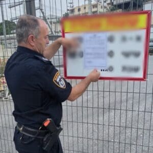 המשטרה הוציאה צווי סגירה לעסקים בנשר ובדאלית אל-כרמל 7/7/26 (צילום: דוברות המשטרה)