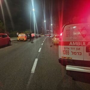 רוכב אופנוע נפצע קשה לאחר שהחליק ברחוב ליאון בלום בחיפה 8/7/26 (צילום: תיעוד מבצעי מד״א)
