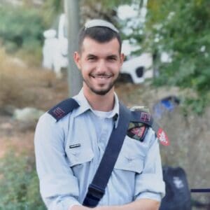ניתוח נדיר ברמב״ם: רסיס נשלף ממילימטרים מאבי העורקים של חייל שנפצע בלבנון 8/7/26 (צילום: הקריה הרפואית רמב״ם / באדיבות המשפחה)