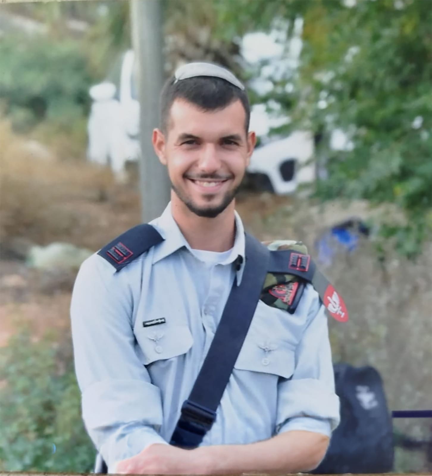 מלאכי מונדני - ניתוח נדיר ברמב״ם: רסיס נשלף ממילימטרים מאבי העורקים של חייל שנפצע בלבנון 8/7/26 (צילום: הקריה הרפואית רמב״ם / באדיבות המשפחה)