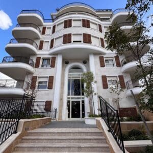 בניין בהתחדשות עירונית תוך כדי שימור – מרכז הכרמל – חיפה (צילום: ירון כרמי)