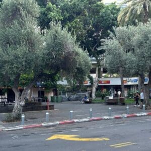 מרחב להיות בו - פינת רחוב המשמשת למפגש
