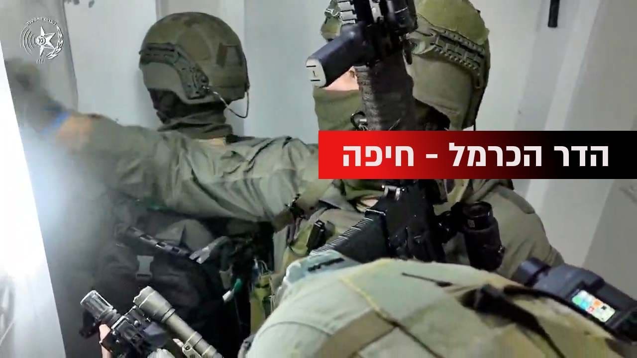 שמונה חשודים נעצרו במבצע נרחב נגד הפשיעה בהדר הכרמל 11/7/26 (צילום: משטרת ישראל)