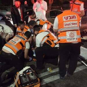 שני צעירים נפצעו קשה בתאונה עצמית ברחוב ארלוזורוב בחיפה 12/7/26 (צילום: דוברות מד״א)
