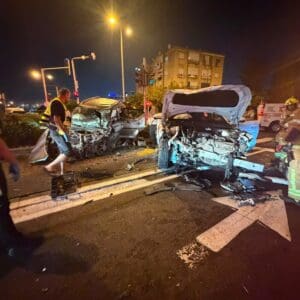 תאונת דרכים בחיפה: ילד כבן 10 נפצע באורח בינוני תאונת דרכים בחיפה: ילד כבן 10 נפצע באורח בינוני 15/7/26 (צילום: מד״א)