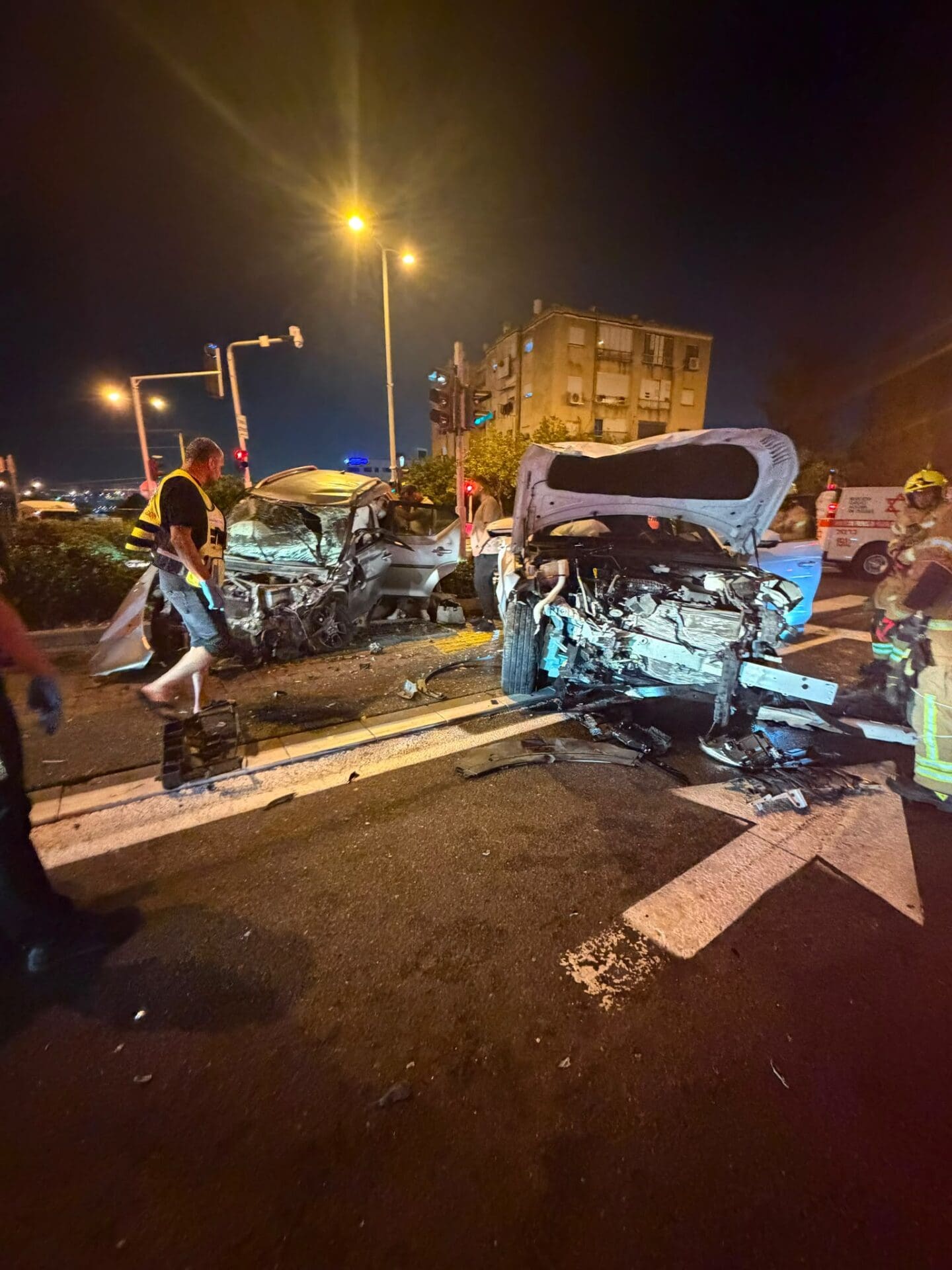 תאונת דרכים בחיפה: ילד כבן 10 נפצע באורח בינוני 15/7/26 (צילום: מד״א)