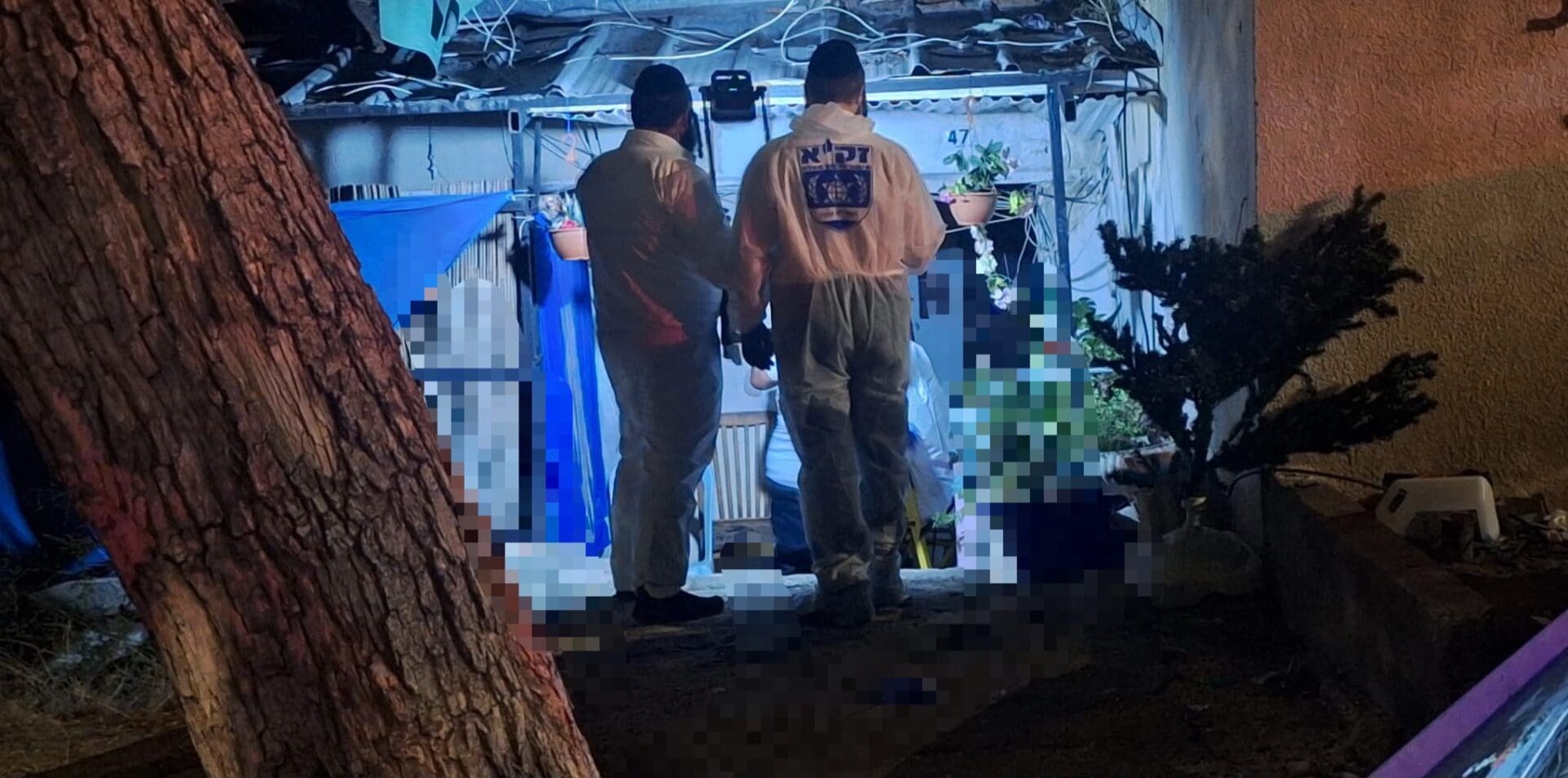 גבר אותר ללא רוח חיים בביתו בחיפה ימים לאחר מותו 16/7/26 (צילום: דוברות זק״א)