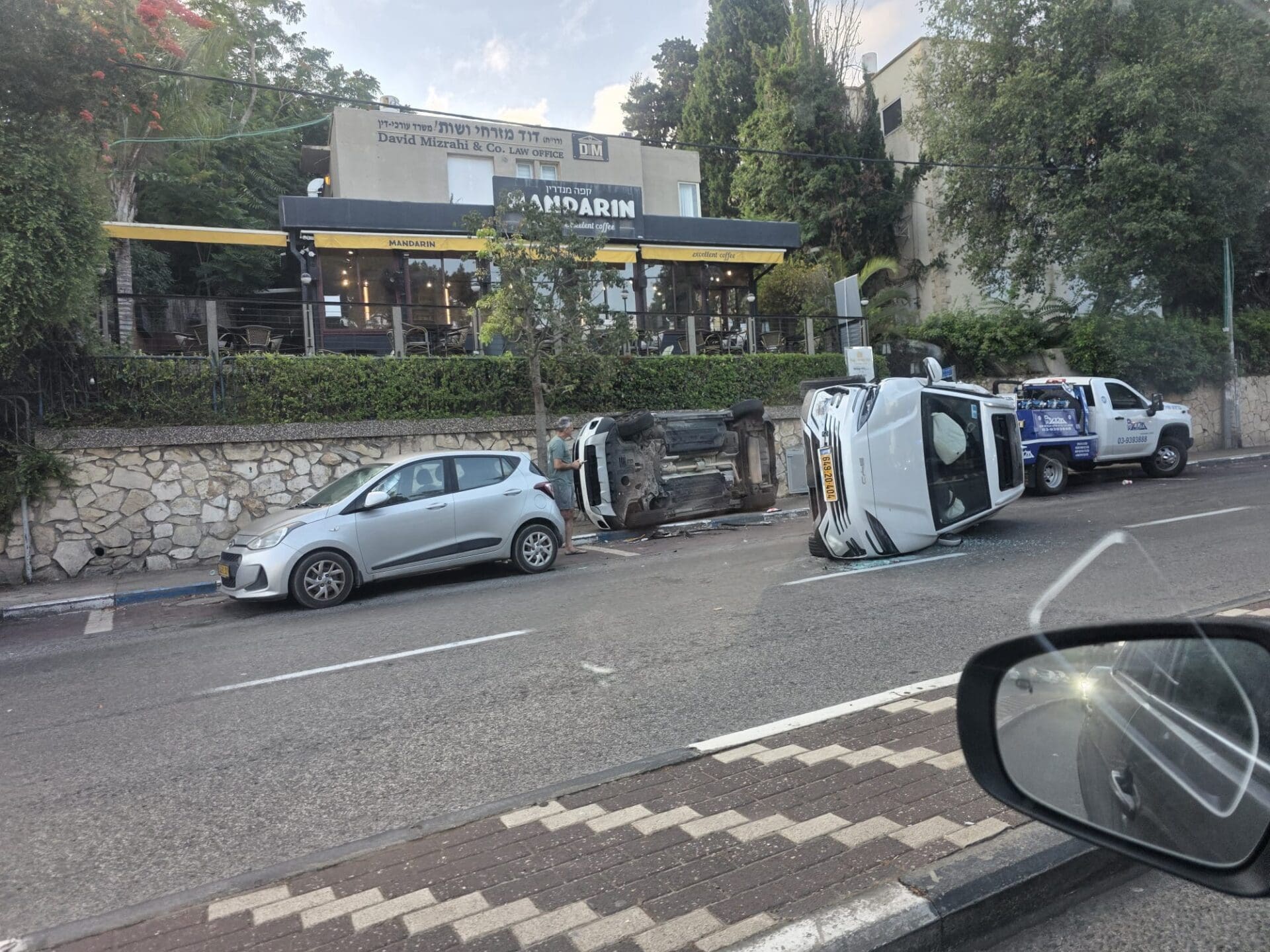 רכב התהפך בציר מוריה – הכביש נחסם לתנועה - עכשיו במוריה כביש סגור 16/7/26 (צילום: אלי דבי)