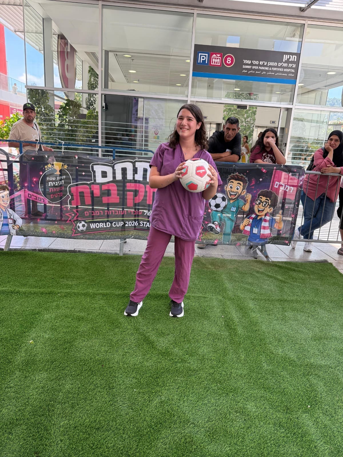 בת שירות לאומי ברמב״ם זכתה בתחרות ההקפצות עם 1,353 הקפצות ברצף 16/7/26 (צילום: הקריה הרפואית רמב״ם)