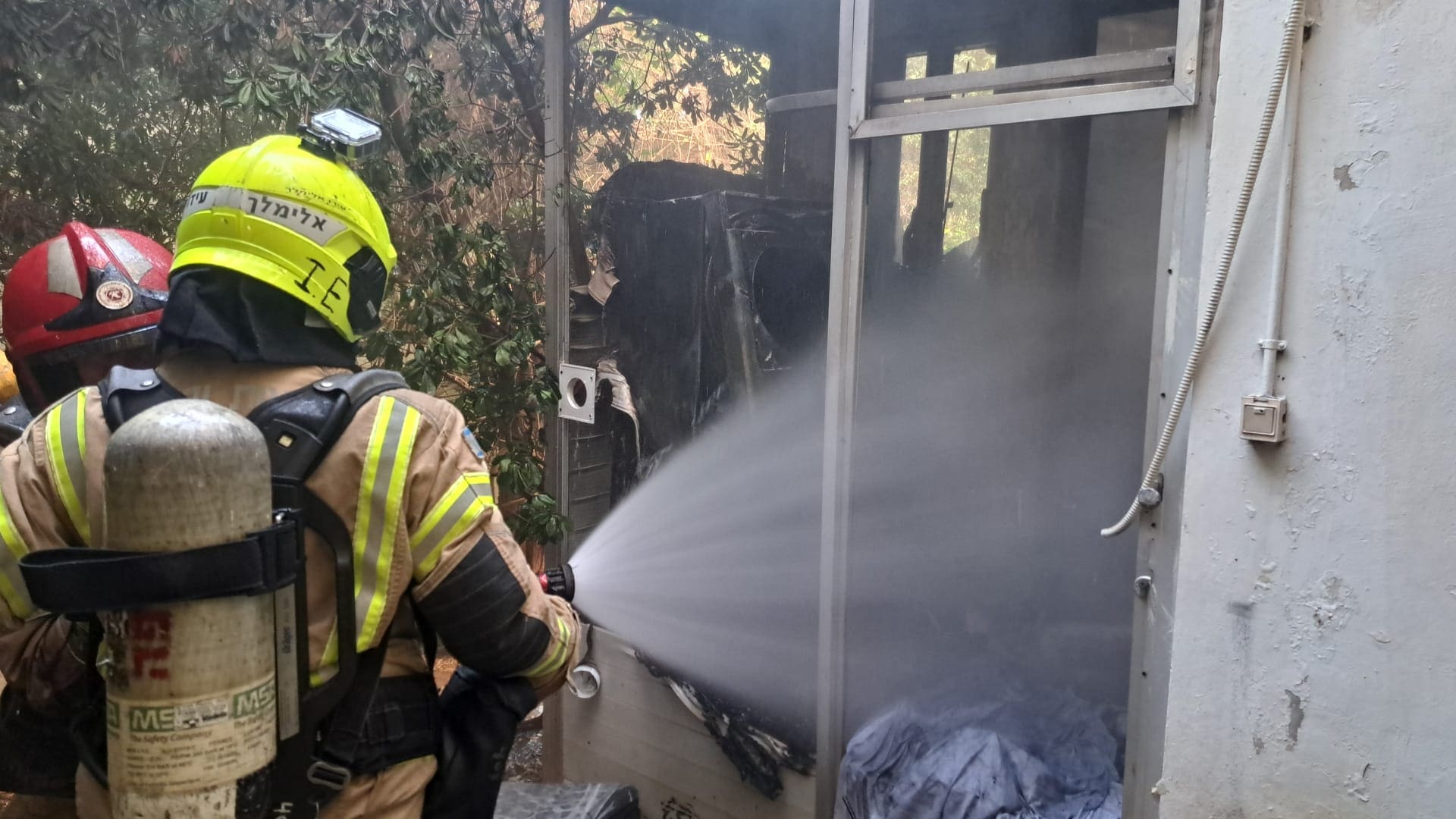 שריפה פרצה בבית עסק במבנה מגורים בשדרות מוריה בחיפה - דוברות כבאות והצלה לישראל | מחוז חוף 19/7/26 (צילום: כבאות והצלה לישראל)