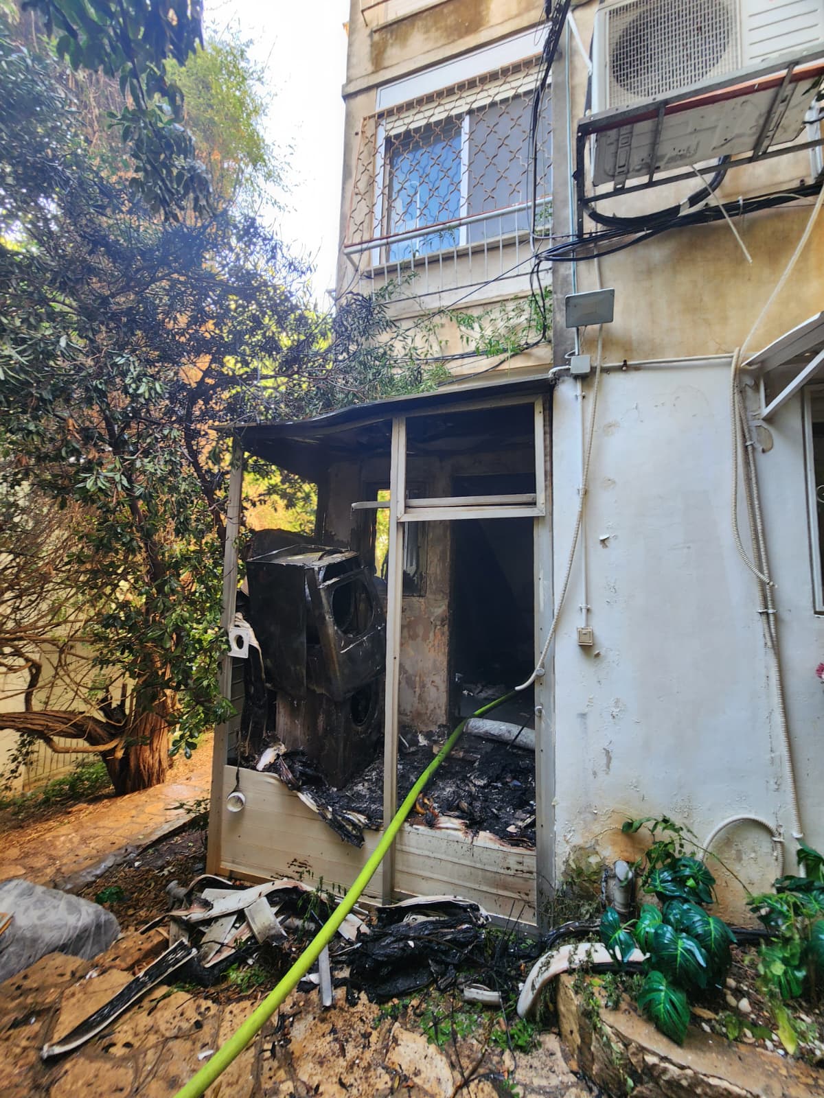 שריפה פרצה בבית עסק במבנה מגורים בשדרות מוריה בחיפה - דוברות כבאות והצלה לישראל | מחוז חוף 19/7/26 (צילום: כבאות והצלה לישראל)
