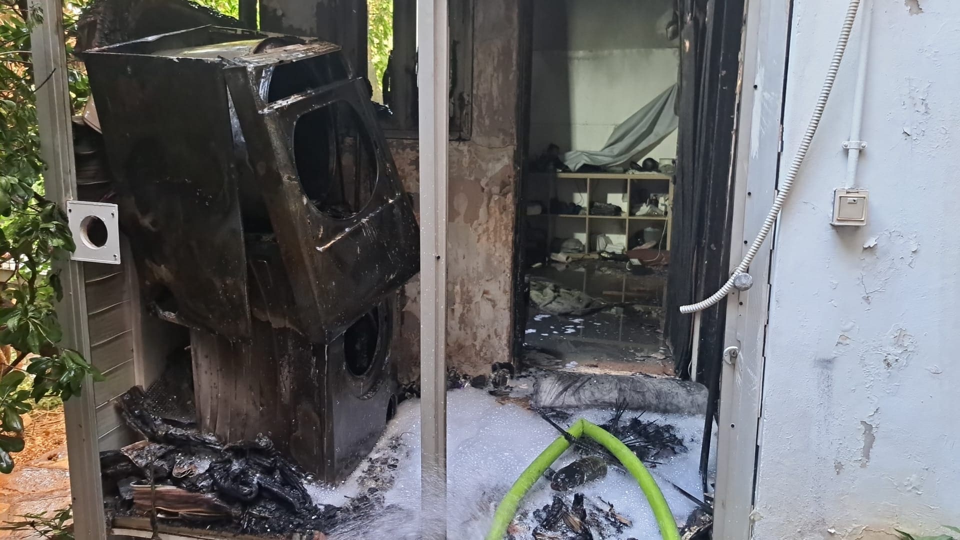 שריפה פרצה בבית עסק במבנה מגורים בשדרות מוריה בחיפה - דוברות כבאות והצלה לישראל | מחוז חוף 19/7/26 (צילום: כבאות והצלה לישראל)