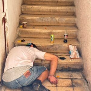 על סף קריסה • "נרקומנים מזריקים בכניסות לבתים, פריצות חוזרות ואין אכיפה"