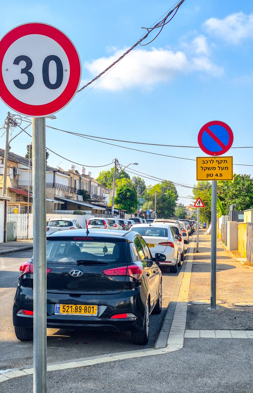 עיריית חיפה אוסרת חניית משאיות מעל 4.5 טון ברחוב הפלוגות בקריית חיים 26/7/26 (צילום: ניר בלזיצקי, דוברות עיריית חיפה)