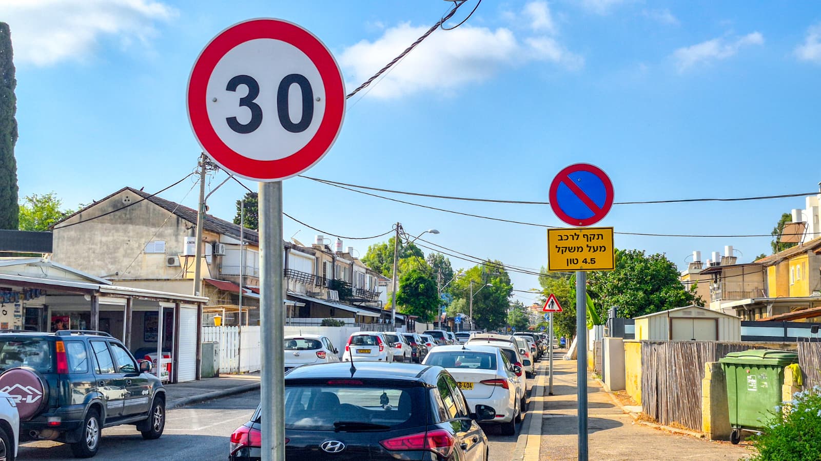עיריית חיפה אוסרת חניית משאיות מעל 4.5 טון ברחוב הפלוגות בקריית חיים 26/7/26 (צילום: ניר בלזיצקי, דוברות עיריית חיפה)