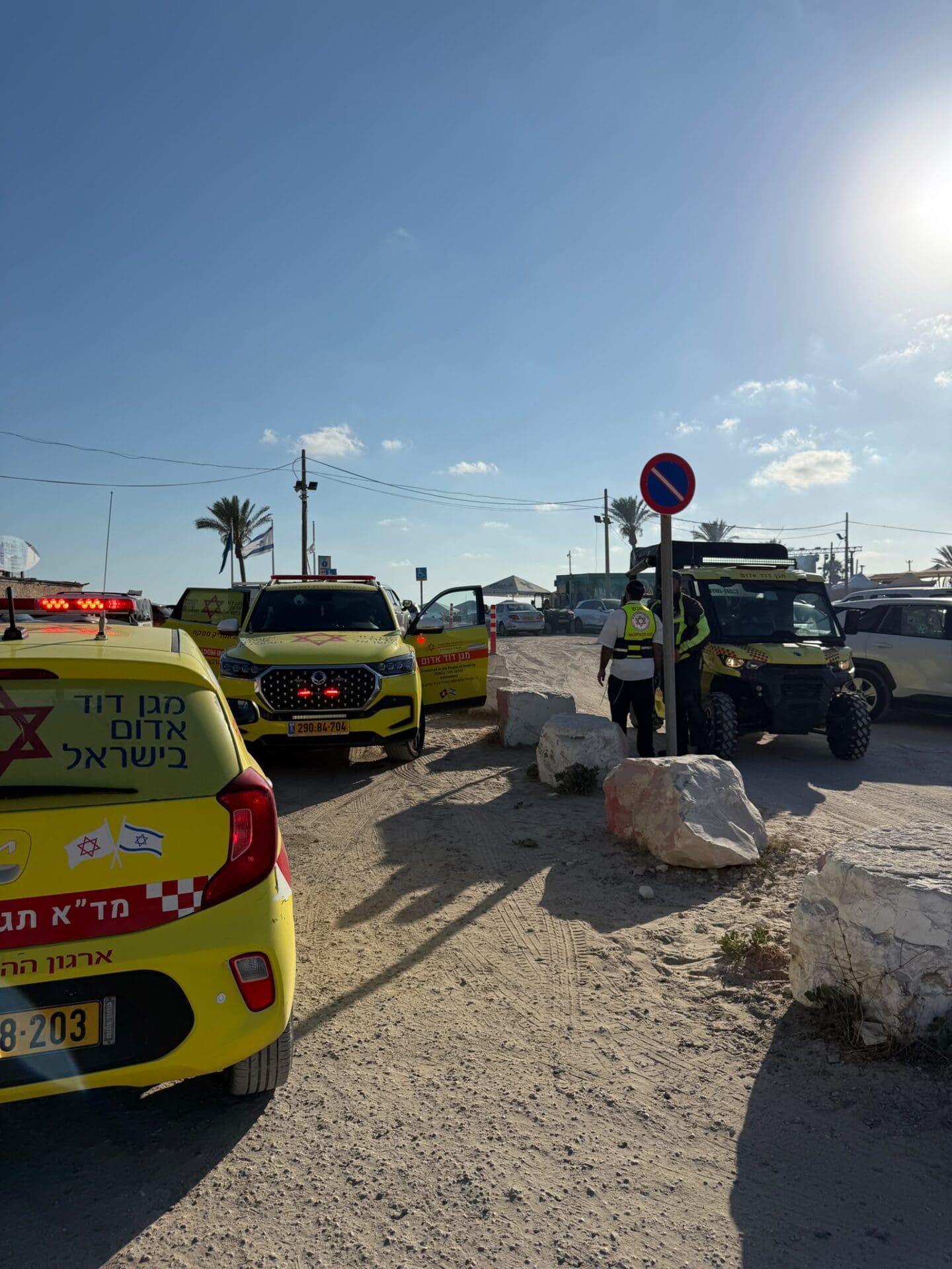 גבר כבן 60 במצב אנוש לאחר שטבע בחוף נווה ים 28/7/26 (צילום: תיעוד מבצעי מד״א)