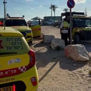 גבר כבן 60 במצב אנוש לאחר שטבע בחוף נווה ים 28/7/26 (צילום: דוברות הצלה)