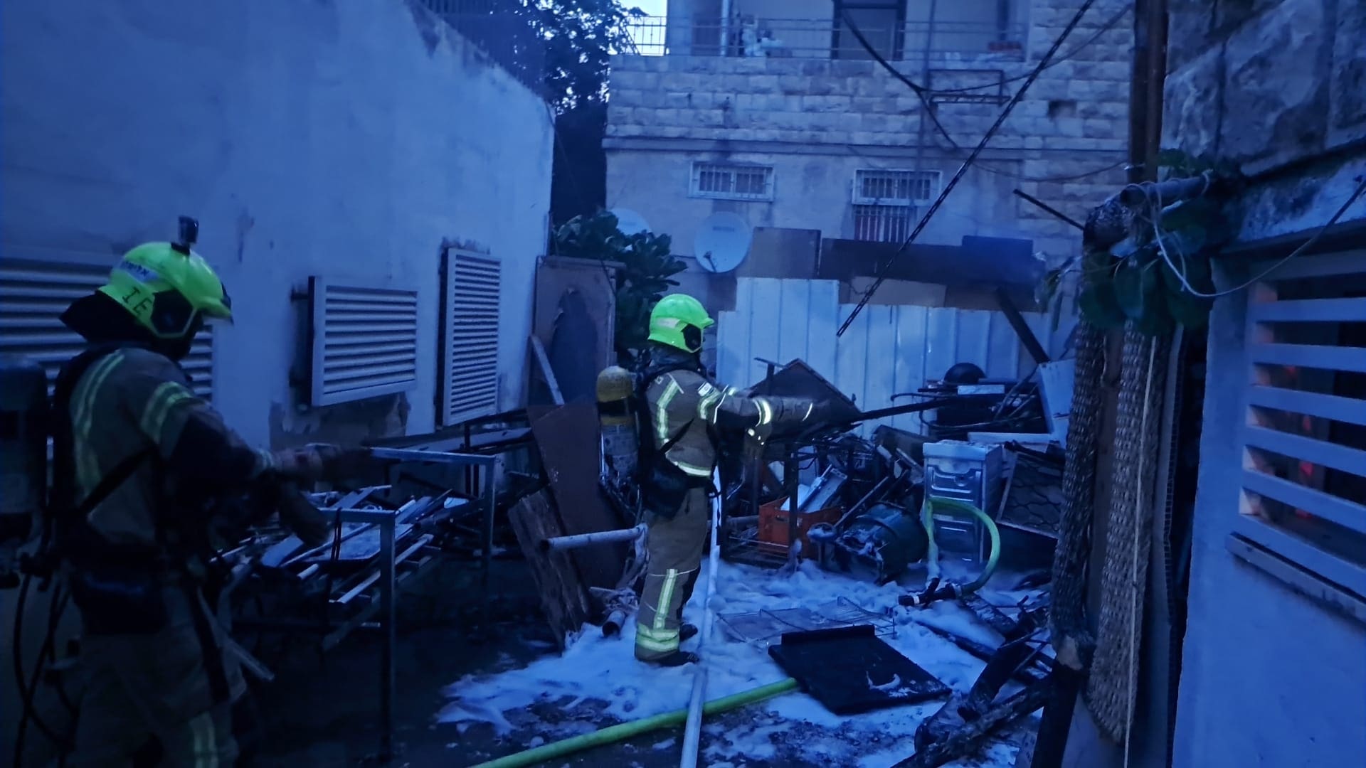 שריפה גדולה בשכונת הדר בחיפה: מחסן ושני מבני מגורים עלו באש - תיעוד 29/7/26 (צילום: כבאות והצלה)