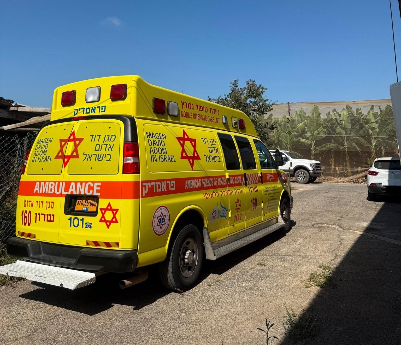 גבר בן 41 נמצא ללא סימני חיים עם חבלות בגופו בחוף הכרמל 30/7/26 (צילום: תיעוד מבצעי מד״א)