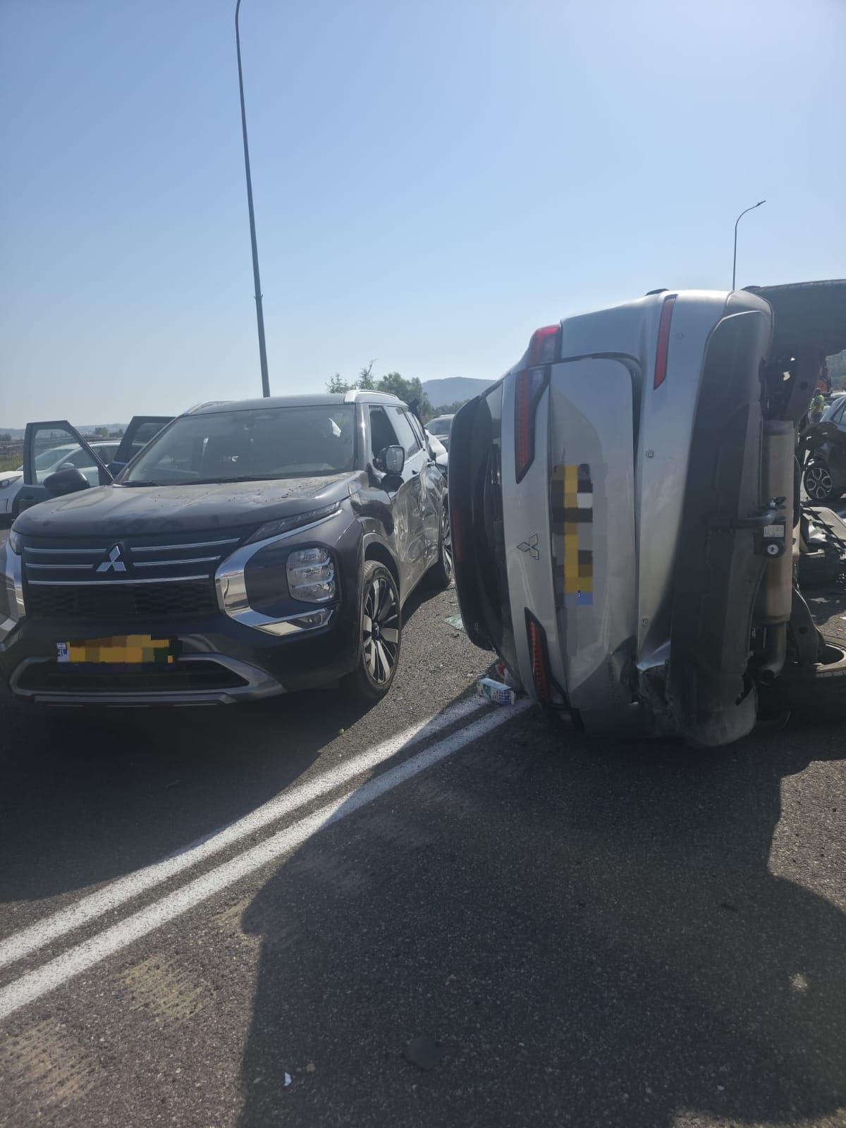 תאונת דרכים בין 4 כלי רכב פרטיים בכביש 77 (צילום: מד"א)