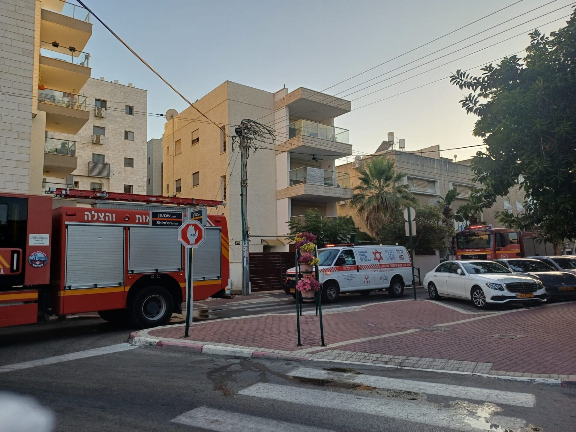 שריפת מזגן בדירה בקריית ביאליק לוותה בפיצוץ גז (צילום: עליזה ברקן)