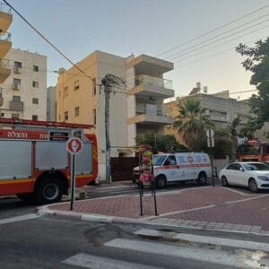שריפת מזגן בדירה בקריית ביאליק לוותה בפיצוץ גז (צילום: עליזה ברקן)