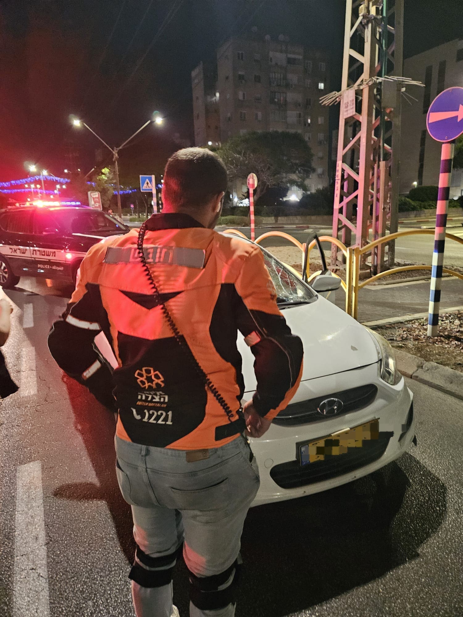 תאונת דרכים - הולכת רגל נפגעה באורח קשה מרכב בקריית מוצקין (צילום: איחוד הצלה)