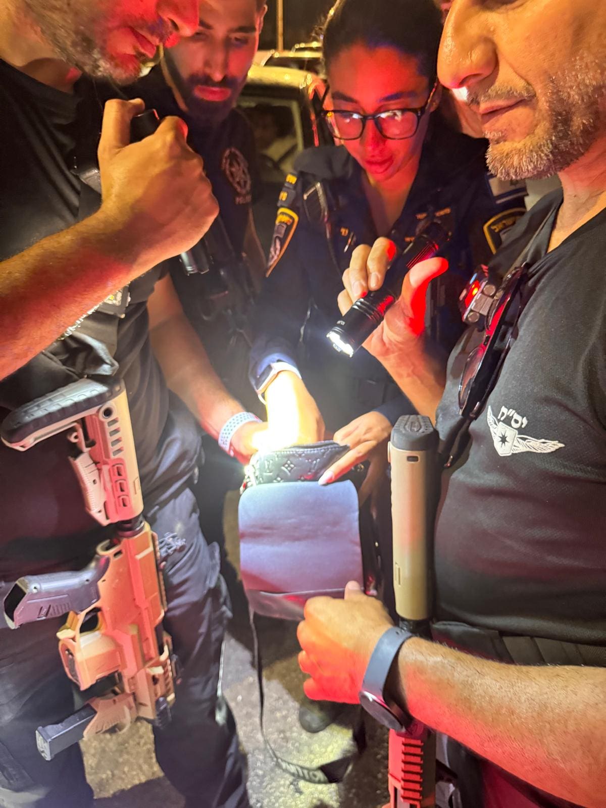 פקחי אגף החופים ופקחי יחידת השיטור העירוני "עוז"  במבצע אכיפה נרחב (צילום: עיריית חיפה)